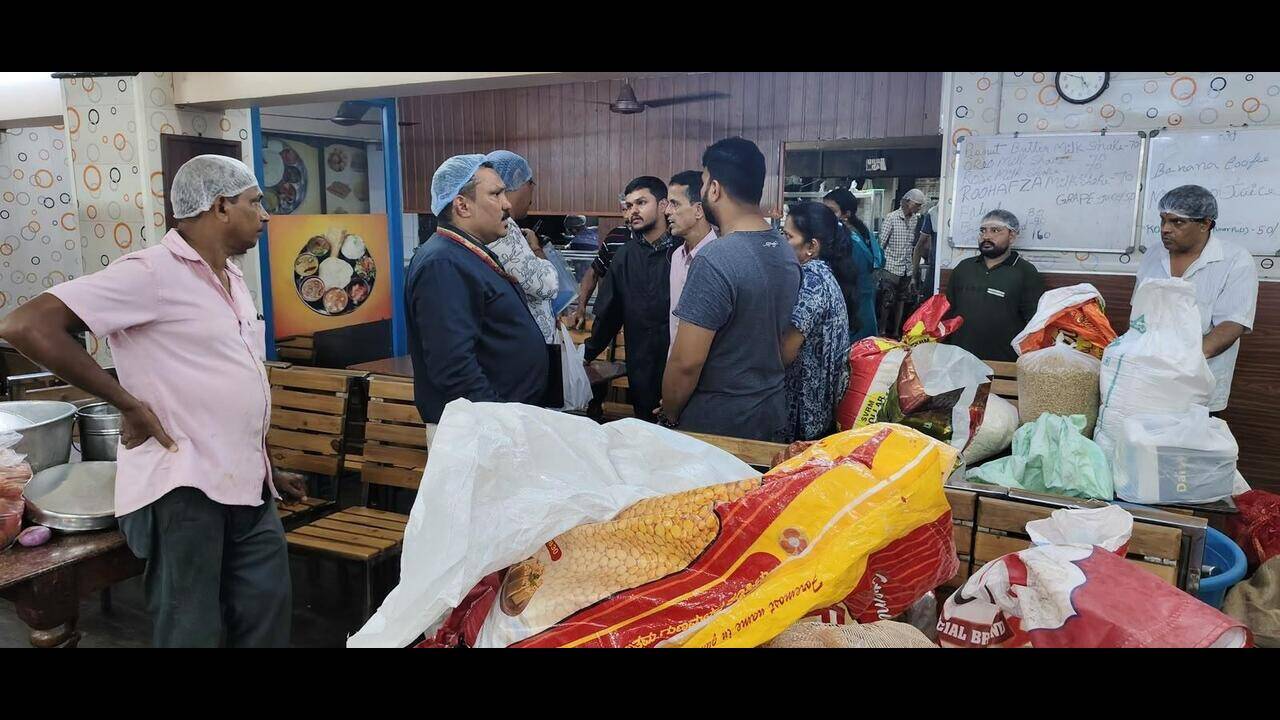 Food safety officials inspect Thokkotu hotel after cockroach complaint