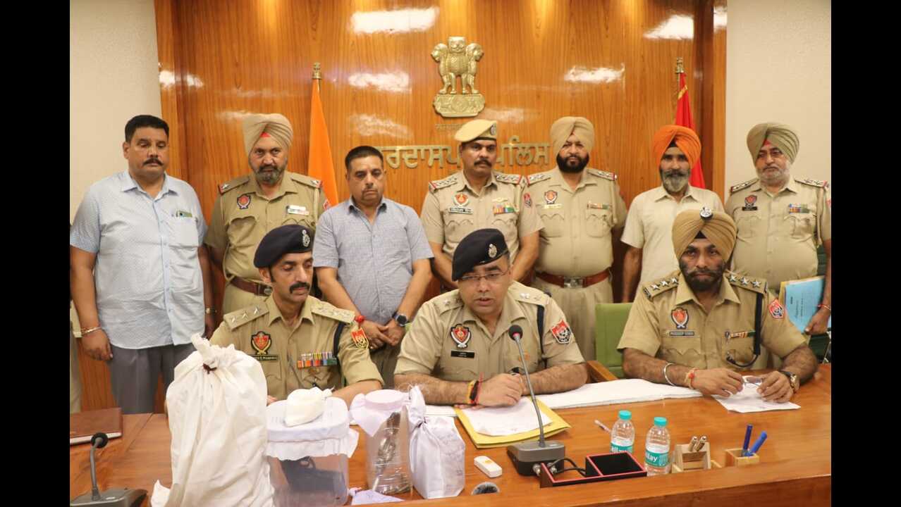 Gurdaspur cops bust 2 cross-border consignments, seize 2.5kg heroin