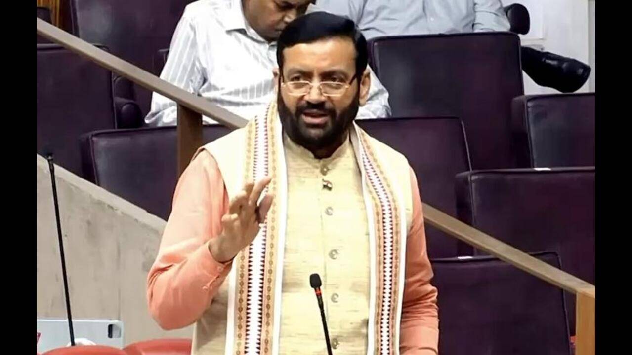 Saini slams Congress over Assembly scuffle, seeks apology