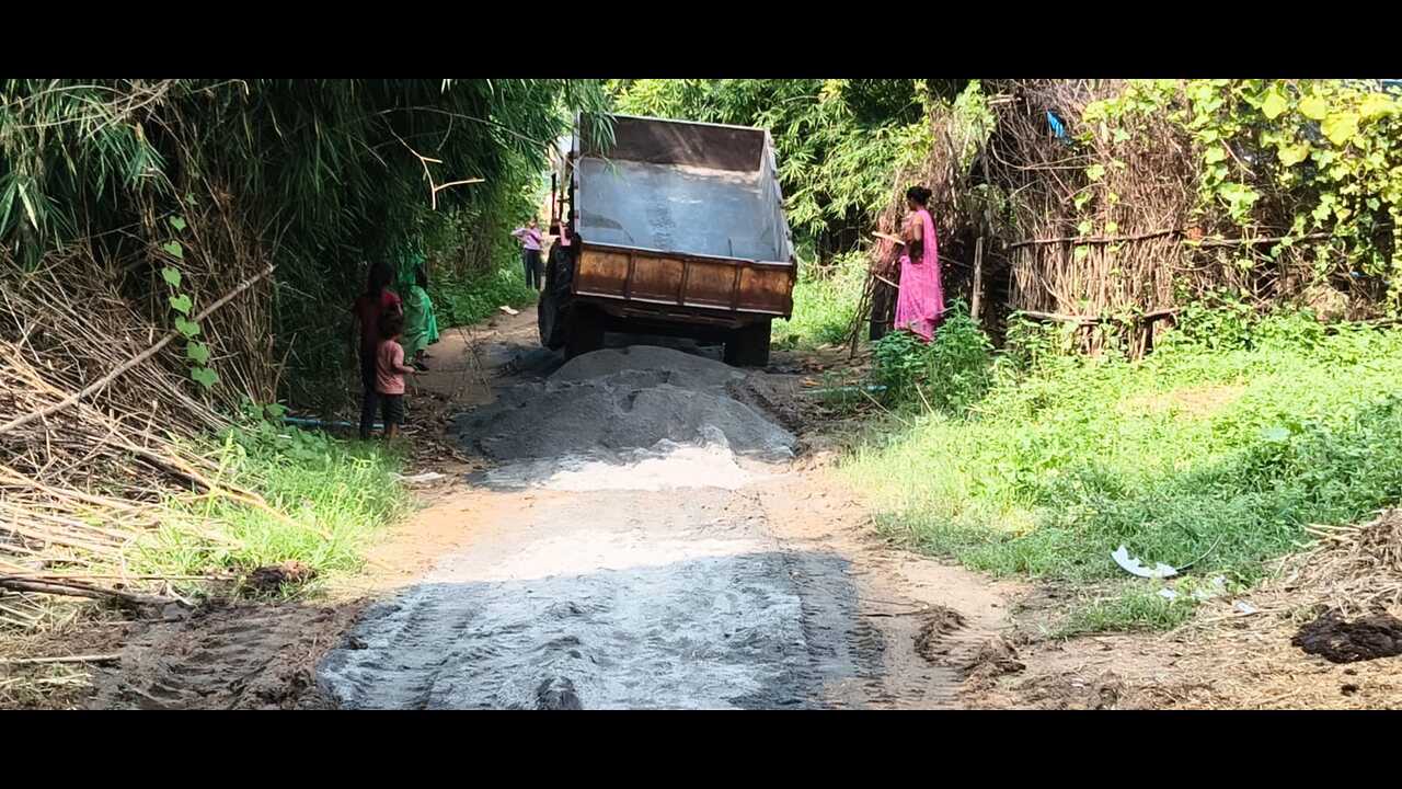 Palamu girls get road to school repaired after plea to DC