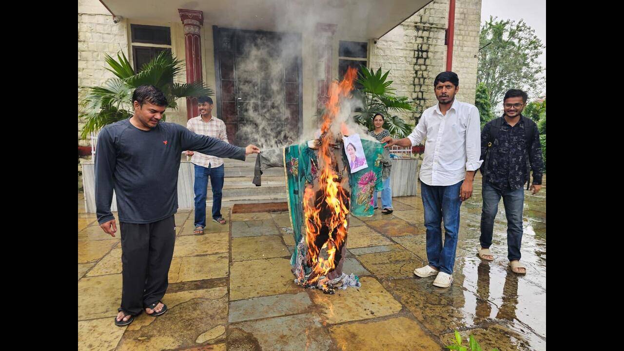 RU students burn VC effigy over PhD admission row