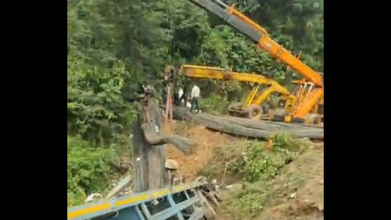 Two killed as truck plunges into gorge in Chutupalu Valley; FIRs filed against NHAI officials