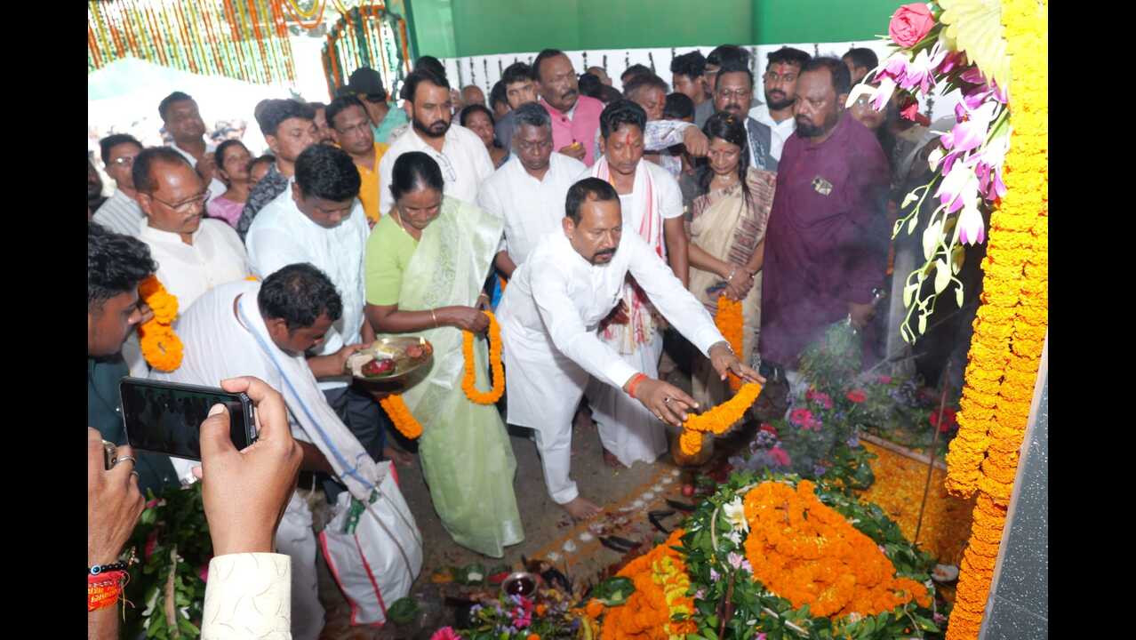 CM pays tribute to Gua firing martyrs, recalls sacrifices for Jharkhand’s rights