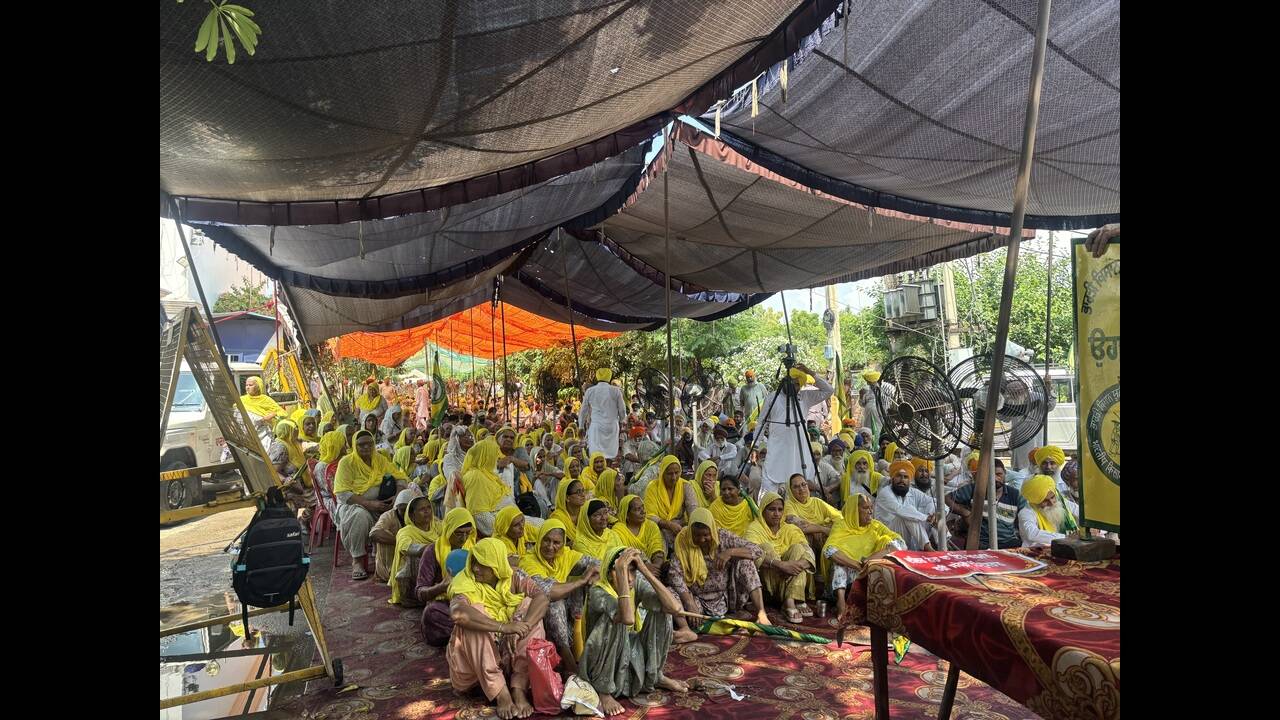 BKU Ekta Ugrahan protests at residences of Punjab BJP chief, ex-chief