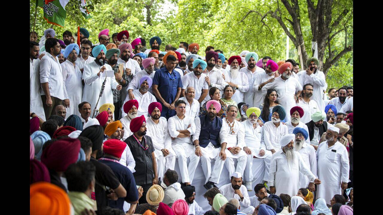 Water cannons halt Pilot-led Punjab Cong march to Cheema’s house