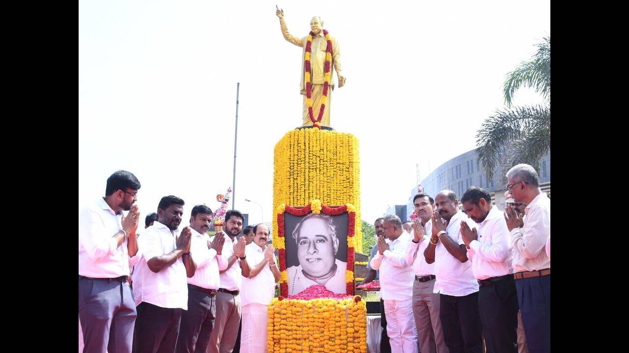 Leaders pay tribute to Annadurai on 117th birth anniversary