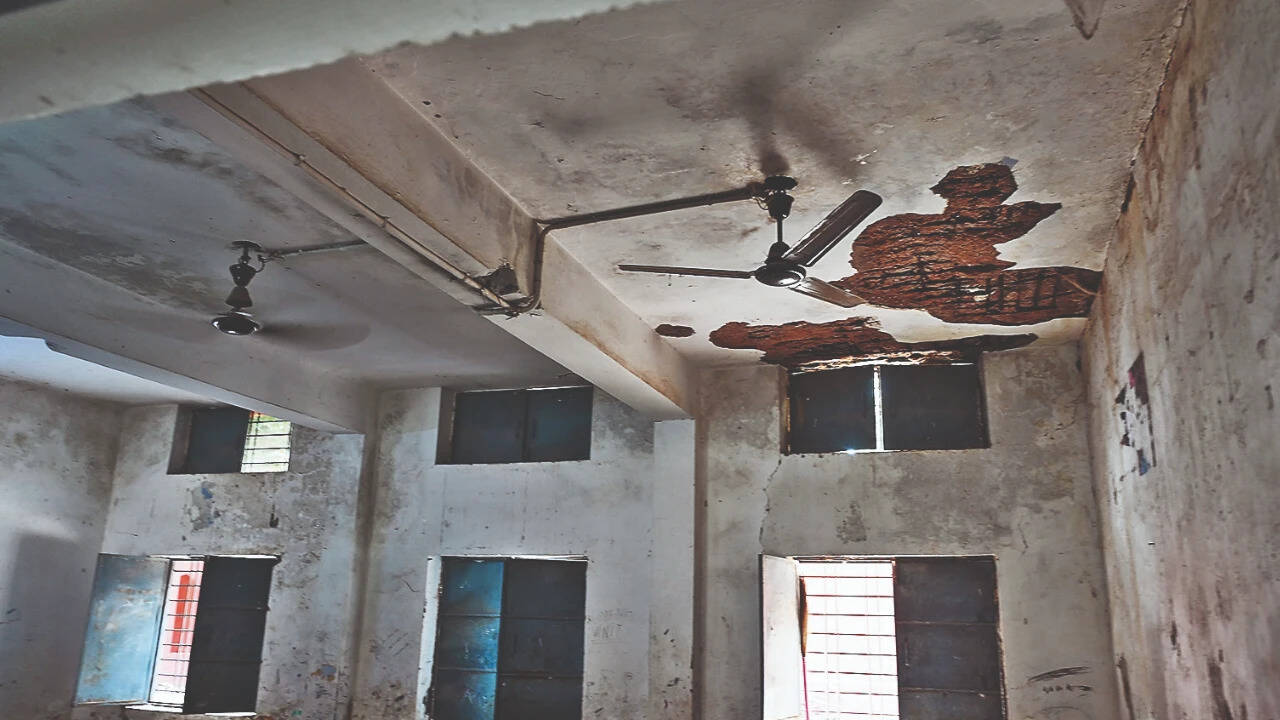 525 rooms unsafe at 170 govt schools in city, audit finds