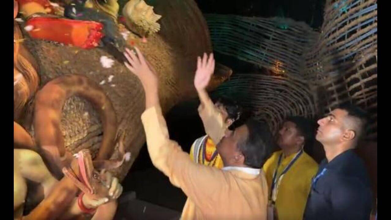 After regime change, colour revolution sweeps Kol pujas
