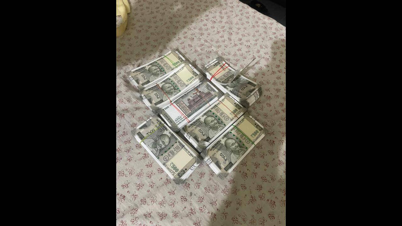 Pune police bust counterfeit currency gang, seize 1,128 fake Rs 500 ...