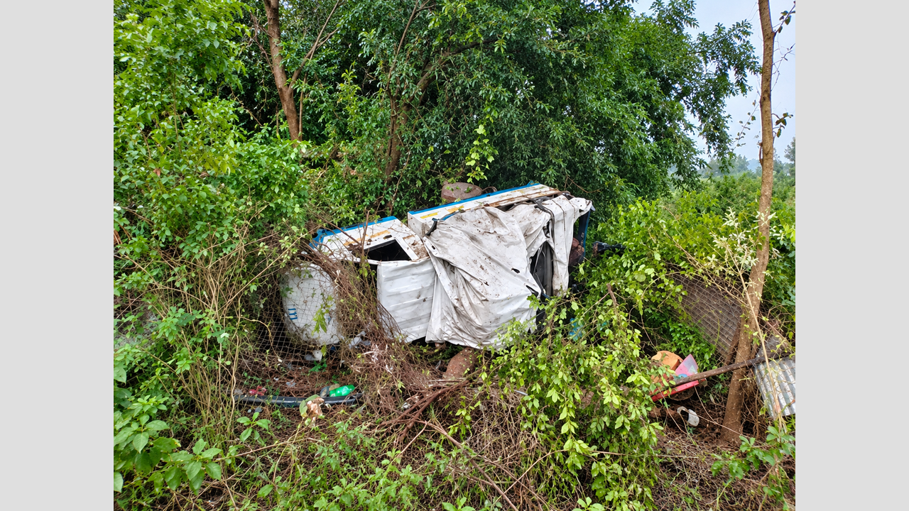 Odisha man killed, 7 others injured as pickup van returning from wedding overturns in Jharkhand