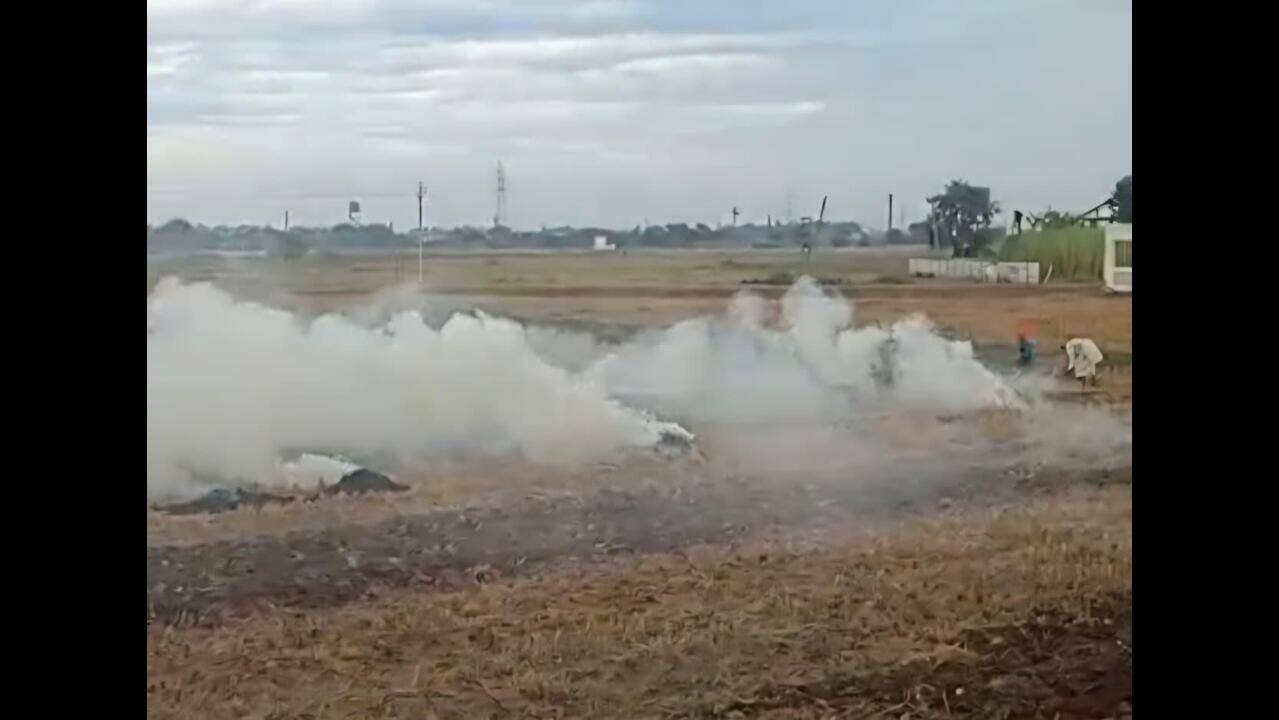 Despite appeals & ban, farm fires choke residents