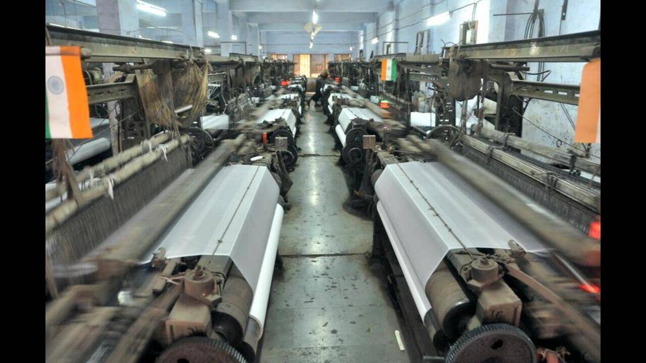 Farmers up the ante against mega textile park | Surat News - The