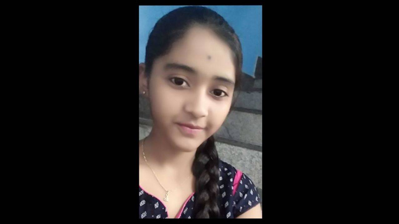 Girl Dies In Park: 13-year-old girl dies in park after rod falls on her  head | Bengaluru News - Times of India