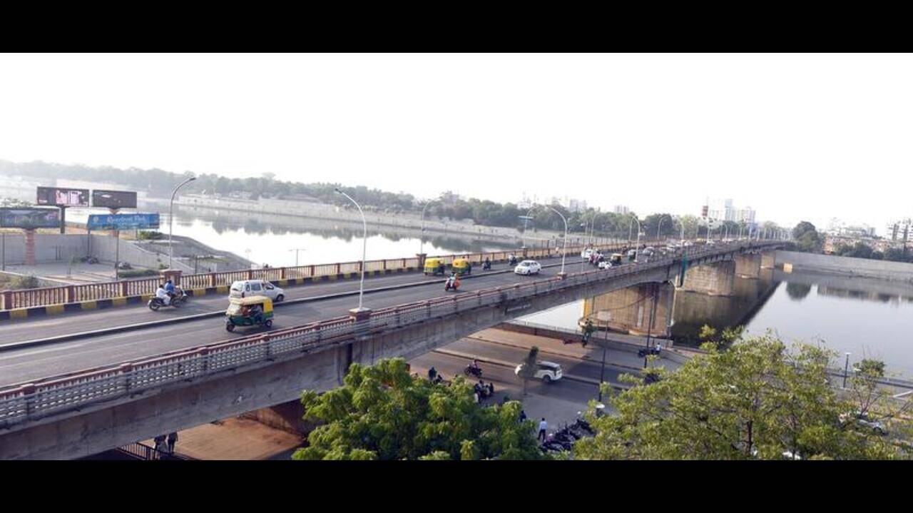 સુભાષબ્રિજ (Subhash Bridge) નીચે ચામચીડિયાં (Bats) હોવાના કારણે તપાસ જ ન થઈ