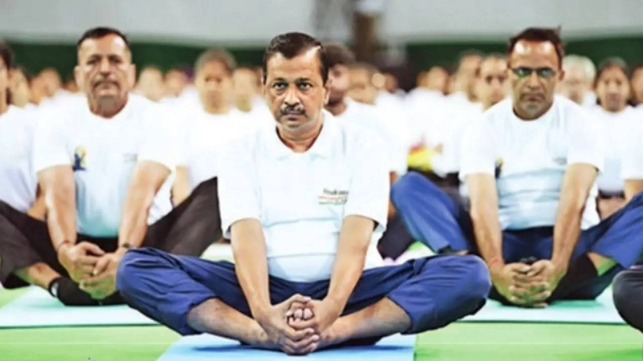 Modi government spent Rs 1.66 cr on Yoga training of teachers during FY 17  – India TV