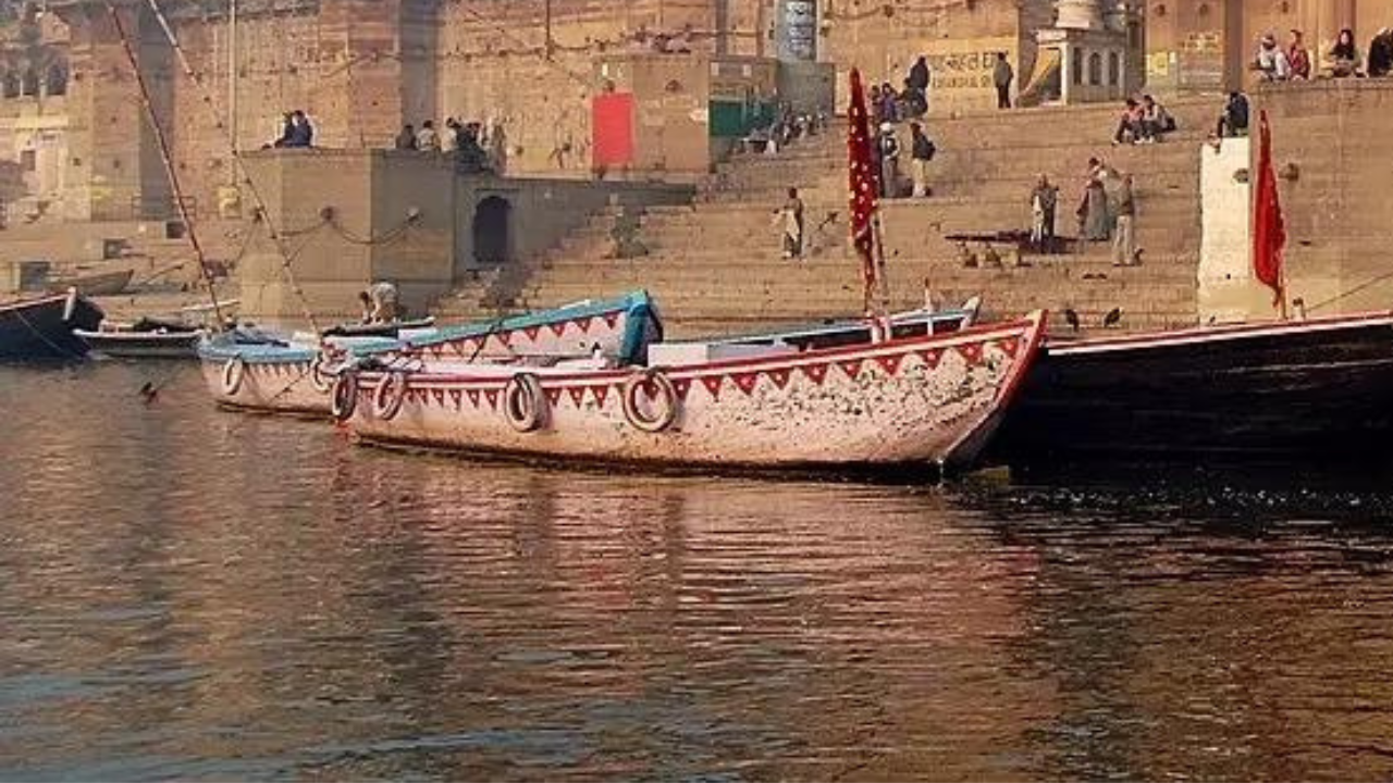 Boat capsizes in river Ganga in Varanasi, pilgrims rescued | Varanasi News - Times of India