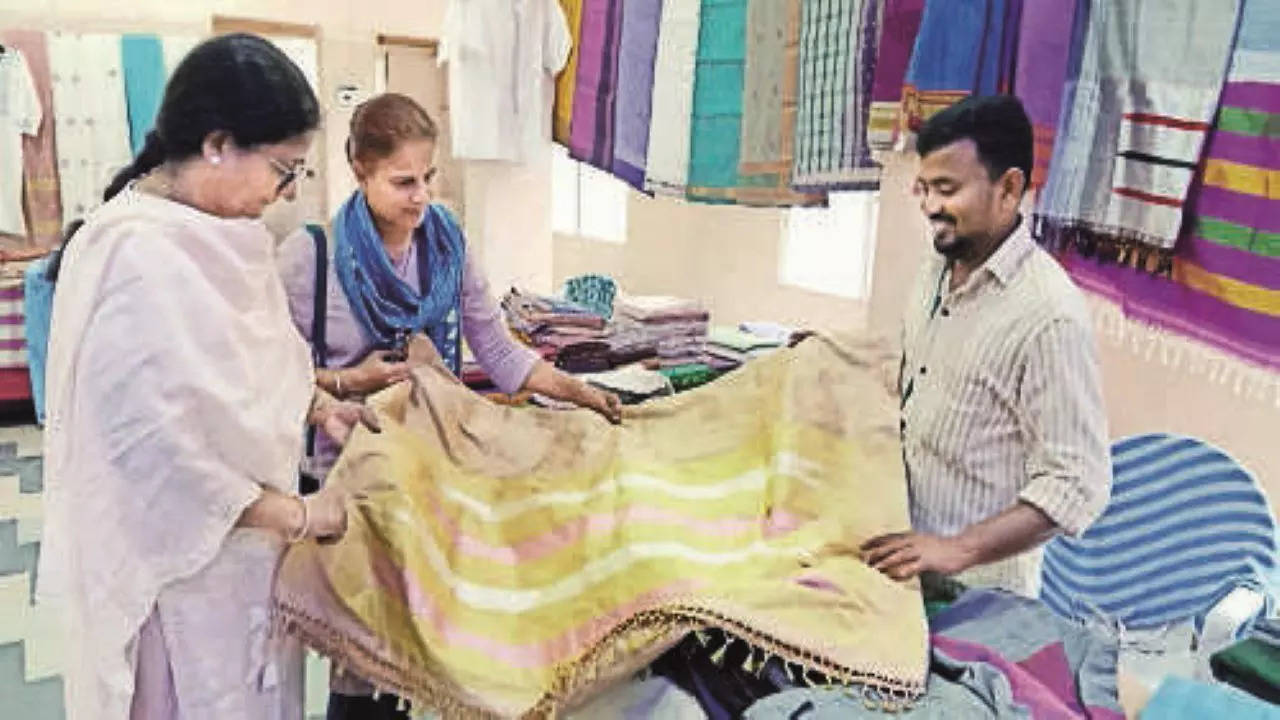 Six Yards Plus - Saree - Handloom North Karnataka Cotton with full border  hand painted kalamkari appliqué Color- Brown checks with Yellow Border  Blouse- Running Price- 3800 Pieces-1 | Facebook