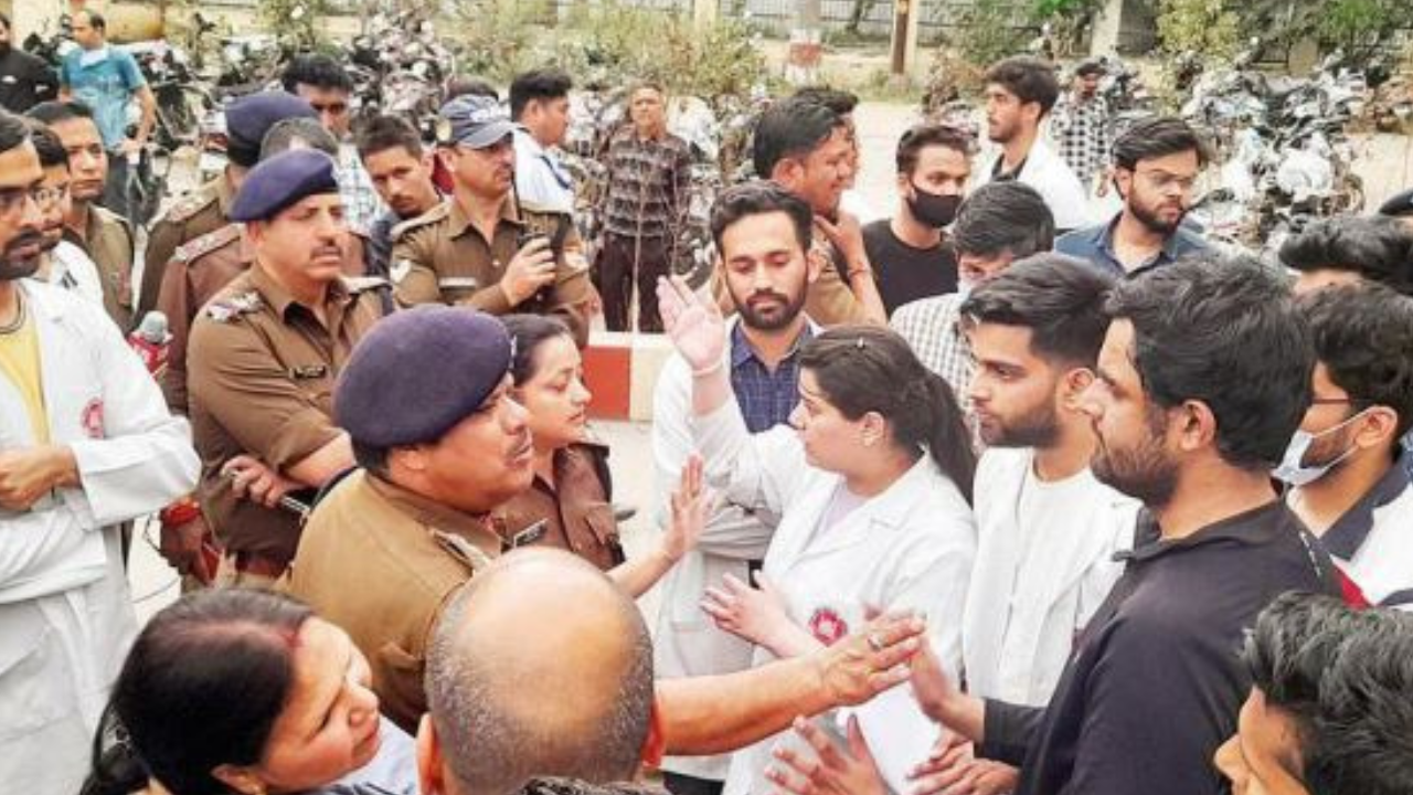 Dehradun Protesting medical students say mistreated DGP orders