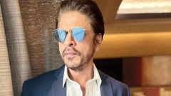 Vivek: SRK has 17 phones; he is running an empire