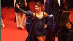 Cannes: Avneet's Indian gesture at the red carpet, wins hearts