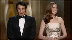 Anne Hathaway&rsquo;s mother corrected her posture at Oscars 2011