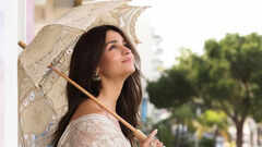 Alia Bhatt&rsquo;s ivory ensemble with payal, bindi, nath from Cannes wins internet