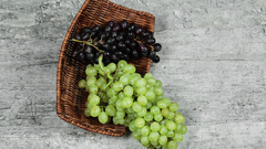 Green Grapes vs Black Grapes: Which has more antioxidants?