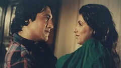 When Vinod Khanna allegedly lost control, didn't stop kissing Dimple