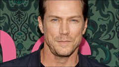 Jason Lewis makes comeback to social media