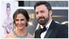 Jennifer Garner and Ben Affleck REUNITE; twin on lunch date- PICS