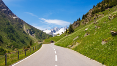 6 breathtaking but risky mountain passes in India with a very short travel window