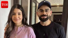 Anushka-Virat pose for a selfie with fan- PIC