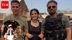 Raveena Tandon's 'Mohra' reunion moment with Akshay, Suniel steals spotlight
