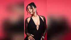 Hina in a gown with underbust accessory