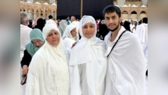 Hina completes two Umrahs with mom & bro