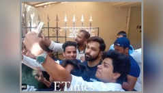 Emraan celebrates b'day with his fans