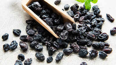 Black Raisins-Chia Seeds Skin Care Drink: This sure-shot glowing skin drink  made with black raisins and chia seeds is a must-have! | - Times of India