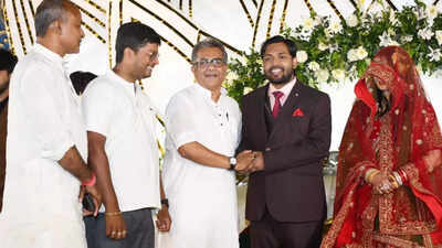 Khan Sir Introduces Wife AS Khan at Patna Wedding Reception: Bride's Red Lehenga Goes Viral 3 YouTuber Khan Sir introduces bride AS Khan at Patna reception in stunning red lehenga, captivating fans | Check viral photos | - The Times of India