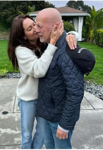 Bruce Willis suffers as dementia worsens: 70-yr-old Die Hard actor can now  no longer speak or read, has trouble walking - The Times of India