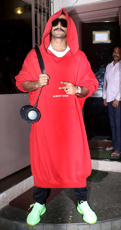 Ranveer Singh makes another fashion statement, takes oversized sweatshirt  to another level : Bollywood News - Bollywood Hungama