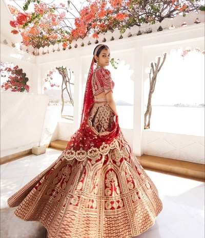 Buy Sabyasachi Red Embroidered Art Silk Bridal Lehenga Choli Online from  EthnicPlus for ₹5449