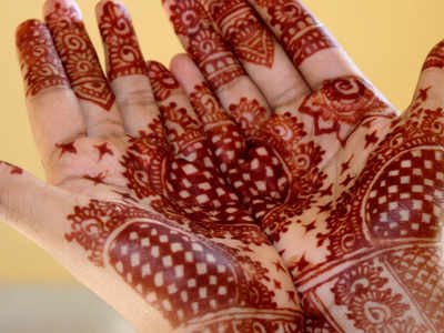 Short hand mehndi design - Mehndi Design World