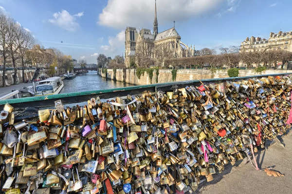 Lovers Have Locked Thousands Of Locks To The Pont Des Arts Bridge In Paris.  The Padlocks, With Keys Thrown Into The Seine River, Is A Modern Tradition  Stock Photo, Picture and Royalty