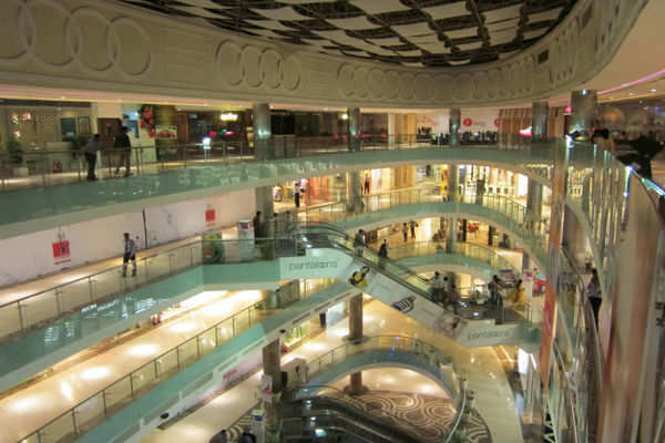 How to get to DLF Emporio Mall in Vasant Kunj in Delhi by Bus or