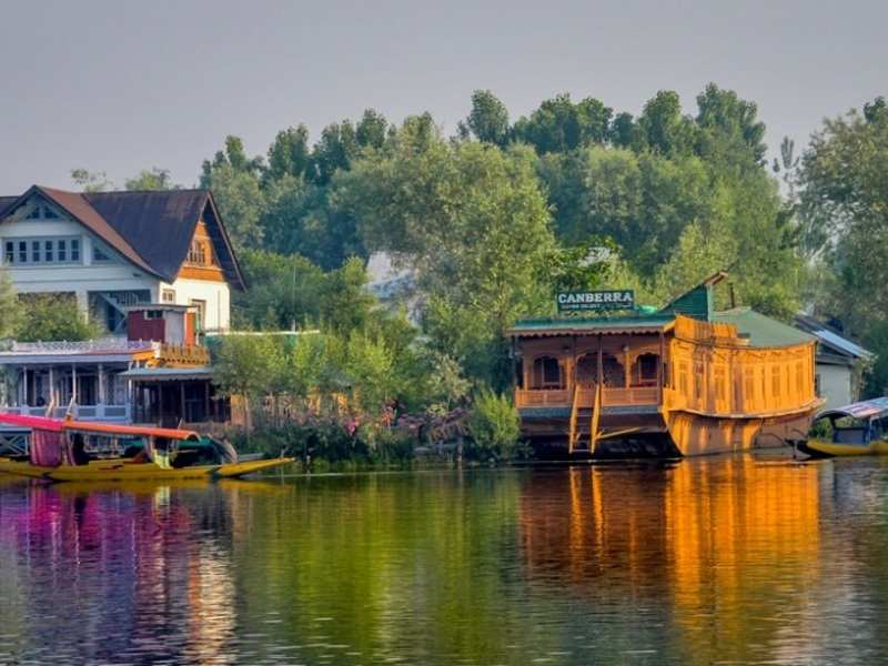 Houseboats Kashmir In Pictures Times Of India Travel