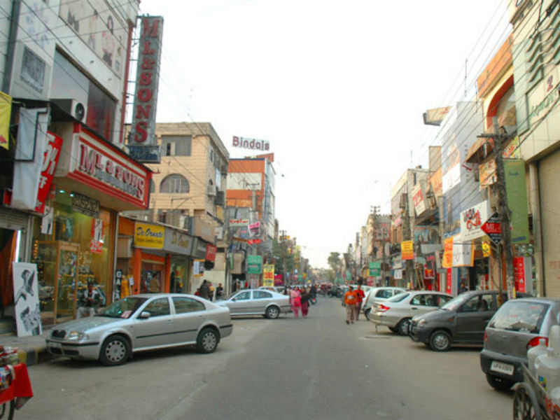 Rajouri garden Main Market - Delhi: Get the Detail of Rajouri garden Main Market on Times of