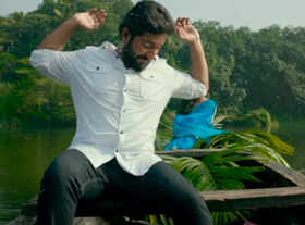 Oru Cinemaakkaran: 'Ozhukiyozhuki' song