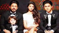 SRK pens an emotional message for his kids on his father’s death anniversary